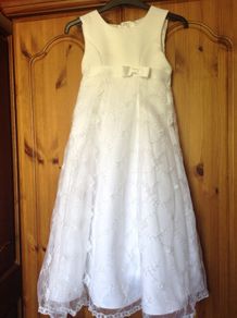 Beautiful elegant communion dress brand new,