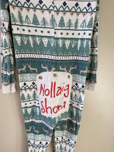 Leigh Tucker Willow Nollaig Shona all in one pyjamas 3-4 years