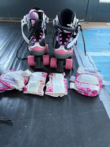 Roller skates & Pads & Helmet