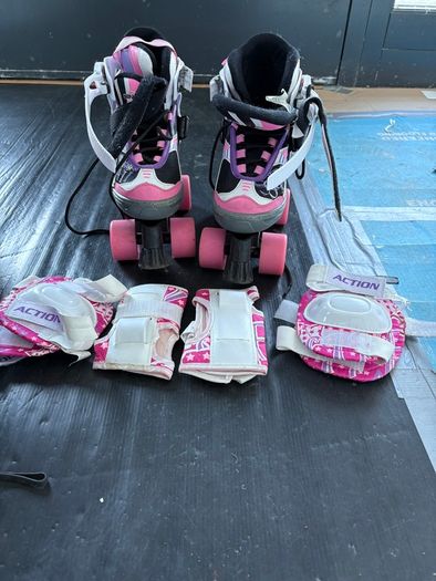 Roller skates & Pads & Helmet