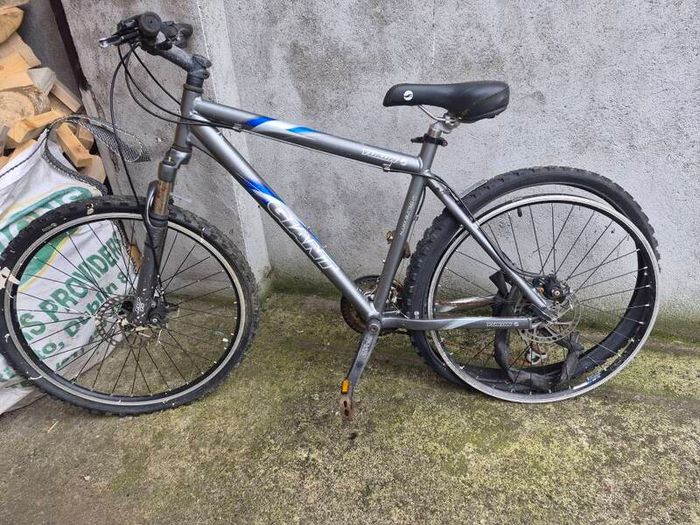 Giant yukon alloy mountain bike light weight
