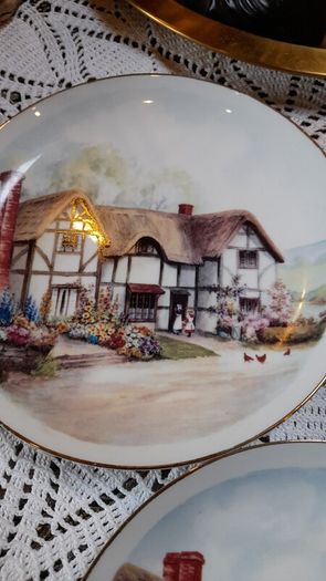 Royal  Crest 3 decorative plates