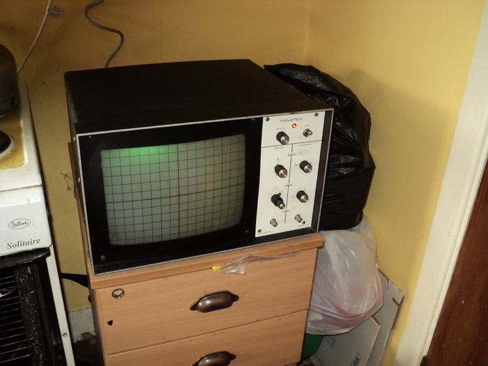 Vintage Wavetek 1901 c   oscilloscope .