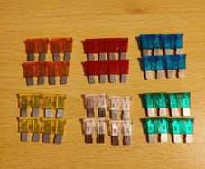 24 car fuses ( 5A 10A 15A 20A 25A 30A )