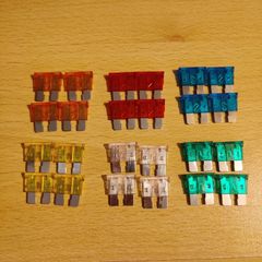 24 car fuses ( 5A 10A 15A 20A 25A 30A )