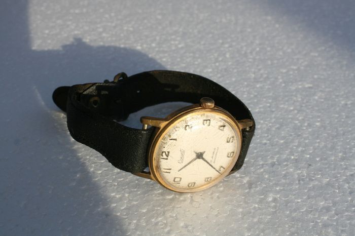 Vintage Men's wind-up watch, works but a bit too fast