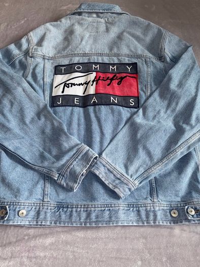 Vintage 90s USA Flag Rare Tommy Hilfiger American Flag Denim Jacket Light Blue Wash Oversized Big Tommy Logo At The Back Unisex Size S