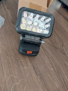 Makita flood light witch USB ports