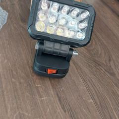Makita flood light witch USB ports