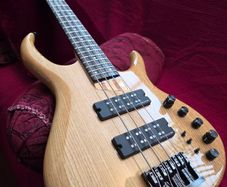 Sire Marcus Miller M5 (2nd Generation) 4 String Bass Guitar in Natural Ash