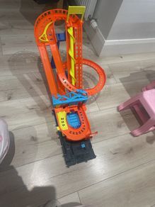 Hot wheels track