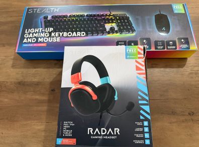 Stealth wired headphones and keyboard set