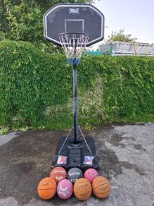 Everlast Basketball Hoop/Stand c/w 7 basket balls and nets