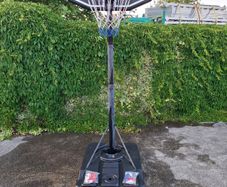 Everlast Basketball Hoop/Stand c/w 7 basket balls and nets
