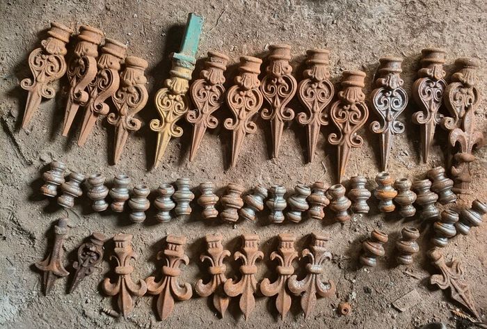 decorative iron gate tips