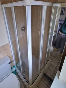 Shower Door. Great Condition. Ideal for Renovation or Bathroom Upgrade