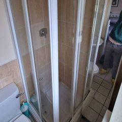 Shower Door. Great Condition. Ideal for Renovation or Bathroom Upgrade