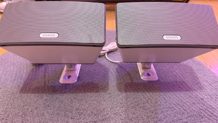 Sonos Play 3's in perfect condition with wall/ceiling mounts