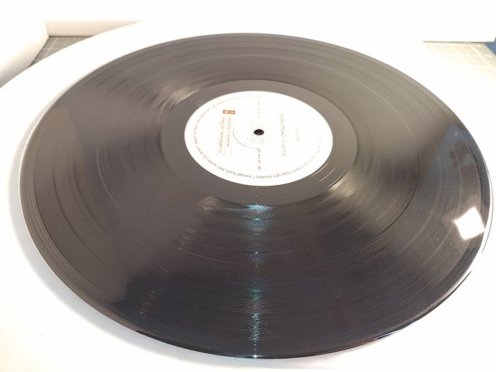 Sound Crowd - ENERGY RUSH! - Red Records - QUINTESSENTIAL Irish Dance BANGER from The BIGGEST Irish Dance ACT! Condition: Excellent to Near MINT!