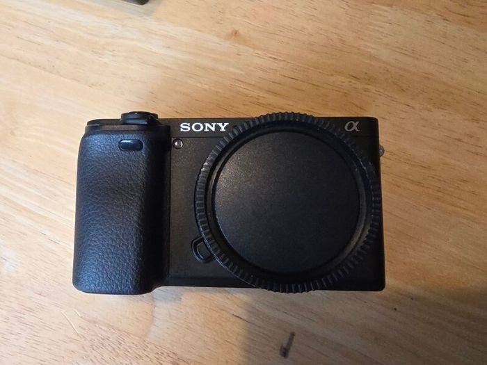 Sony a6400, Tamron 17-70mm f2.8, SmallRig cage, K&F UV filter & Beschoi Variable 2-400 ND filter