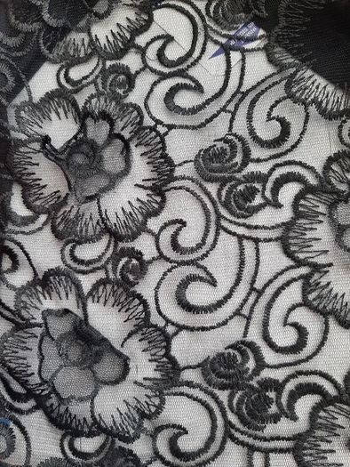 New black lace top tag attached
