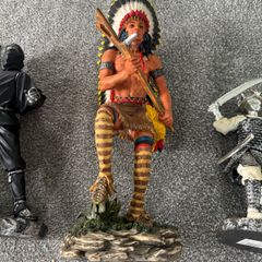 statue