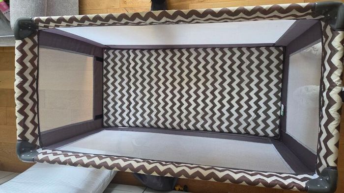 Travel cot
