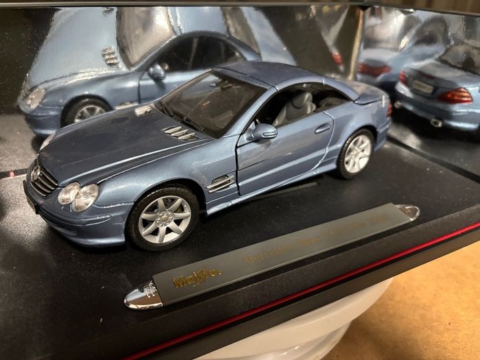 Mercedes Benz CLK foldable roof 2000 1:18