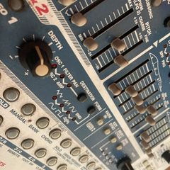 Roland SH 32
