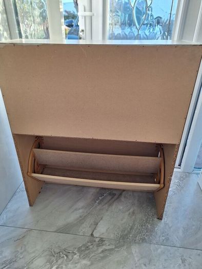 Shoe cabinet