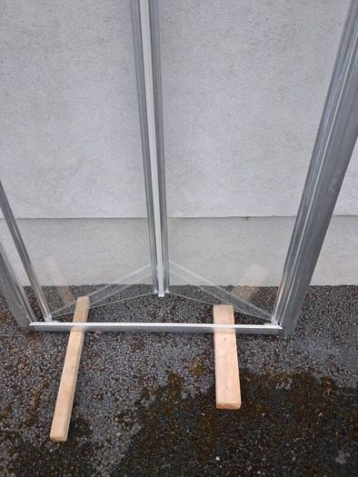 Bifold shower door