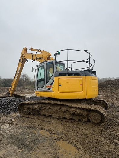 New holland kobelco 235