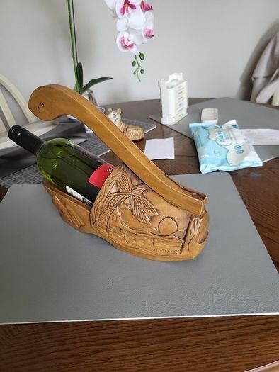 Wine bottle clog