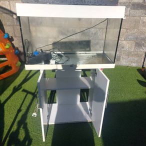 Fish tank and cabinet for sale 100 euro ono