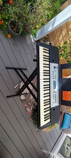 YAMAHA YPT 255 Keyboard with stand for sale