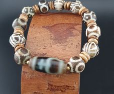 Antique Burmese Pumtek Pyu & Vintage Himalayan Treasure Vase Pattern Agate Bead Bracelet