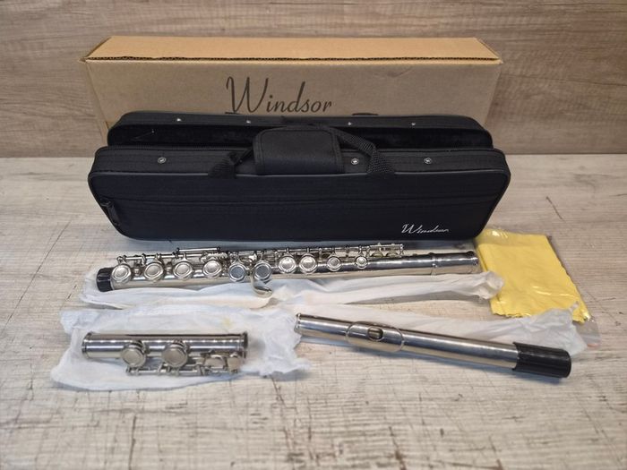 Windsor MI-1002 Student Nickel Plated Flute With Split E Key Includes Hard Case
