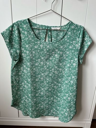 Only women ladies top, t-shirt, like new, immaculate condition, barely used