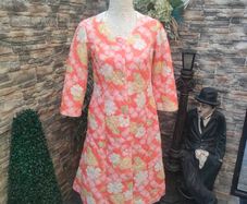 Vintage 50s 60s 70s peach floral Housecoat