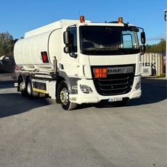 Oil tanker