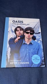 Oasis The Masterplan by Kevin Cummins