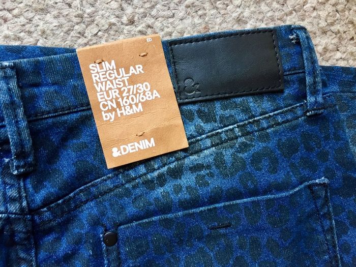 H&M blue leopard slim jeans size 27