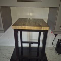 Bar Table  and high stools