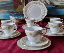 20 Piece Duchess Greensleeves Pattern Bone China Gold Gilt Tea Set For 6 Person Setting Made in England