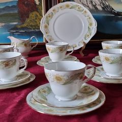 20 Piece Duchess Greensleeves Pattern Bone China Gold Gilt Tea Set For 6 Person Setting Made in England