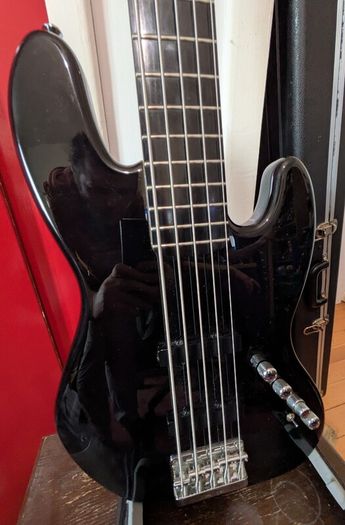 Squier Deluxe Jazz Bass Active V