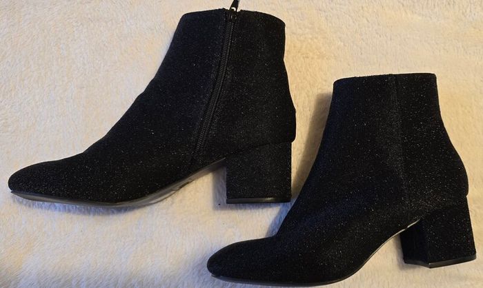 Black glittery shoes. Brand New. Size 39 / 6