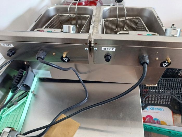 Electric commercial fryer