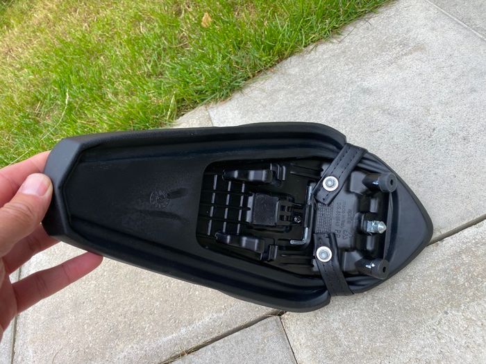 Aprilia Tuono V4 pillion passenger seat