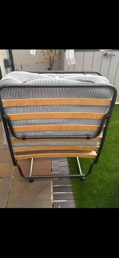 Foldable single bed